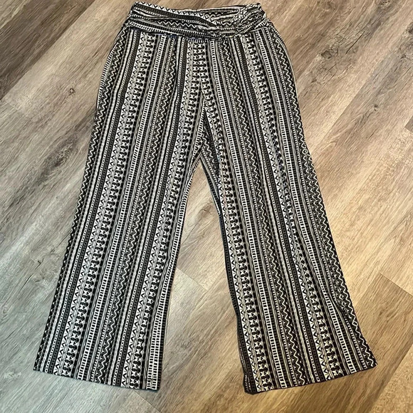 Pants - Robert Louis wide leg st pants black white pattern with belt